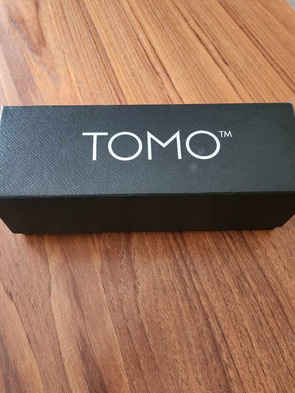 New TOMO Gold Water Bottle 24 oz. - Picture 6 of 6